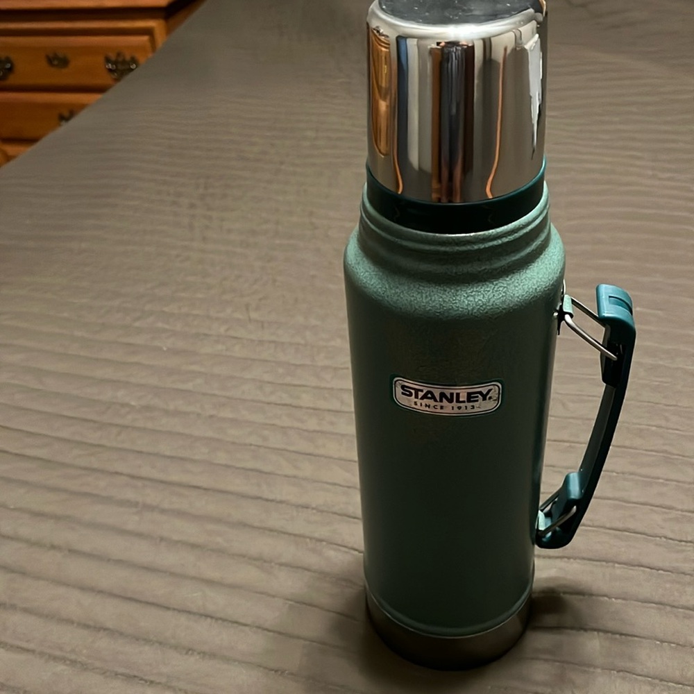Stanley1.1qt/1liter Vacuum Bottle, handle, stopper and cup - Picture 2 of 5